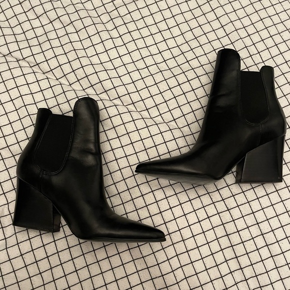 Kendall and Kylie Black booties size 5.5 - Picture 1 of 4